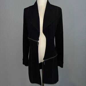 EVA VARRO BARCELONA OPEN JACKET - ZIPPER DETAILS - BLACK TEXTURED PEBBLE KNIT  S